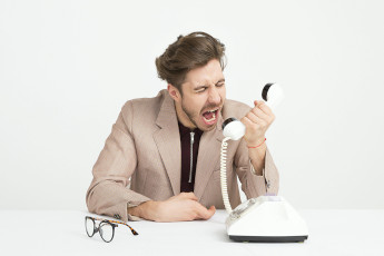 Mann am Telefon