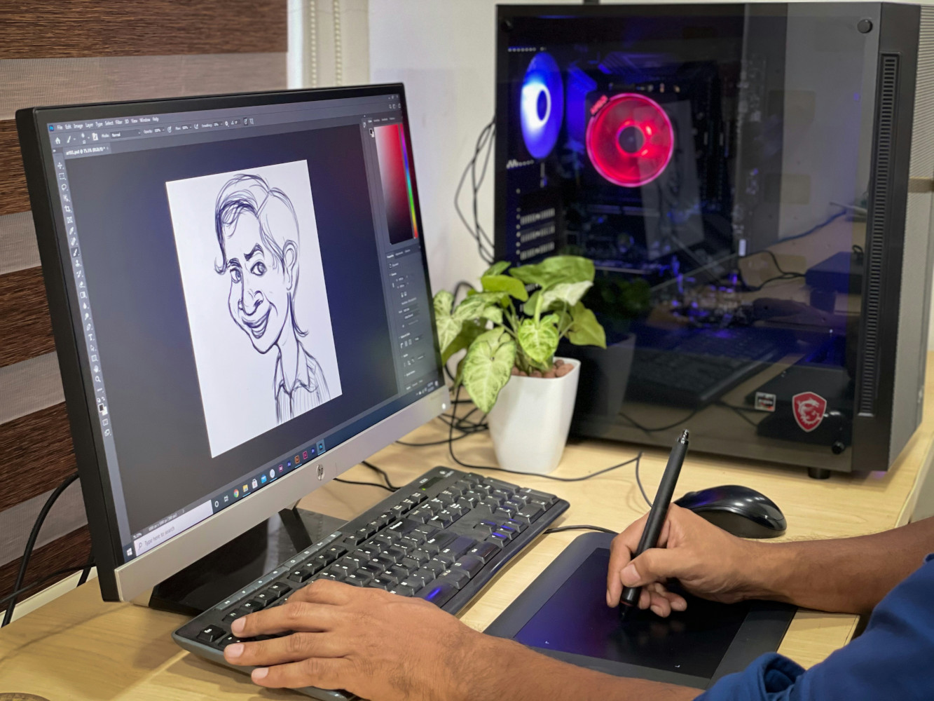Computerbildschirm mit Portrait das abgezeichnet wird